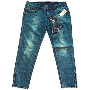 NWT- Rerock Women’s Skinny Crop Distressed Leg Zipper Jeans Size 28, MSRP $89.00
